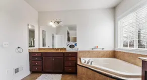 Spacious 5BR Home in Alexandria 5 Beds 5 Baths - Image 5