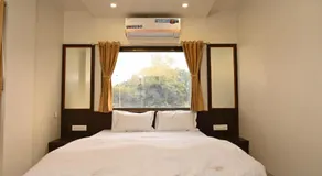 Majestic Hotel - Image 2
