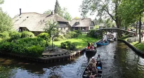 Beach House Giethoorn - Image 3