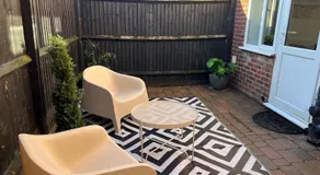 Gatwick 1 Bed Flat With Parking and Garden - Image 5