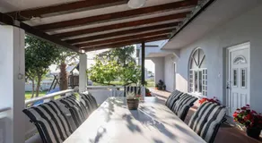 House Rose with Garden and Pool - Image 3
