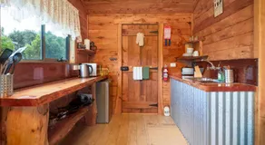Rustic Hut Bush Retreat - Image 3