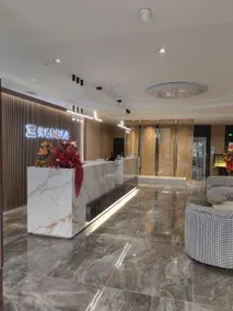 Holiday Inn on the Bund - Image 2