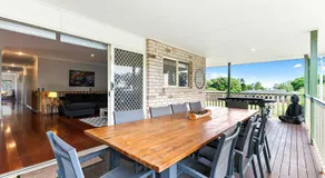 Coastal Bliss - 6 Beds Holiday House - Image 5