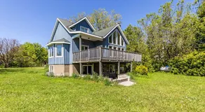 Executive-BBQ-Full-Kitchen-Washer-Dryer-Sauna-Backyard-Parking-Air-Conditioning - Image 5