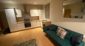 vancouver place 10 min from city center and close to all shops OVER 25 ONLY kids with adults allowed - Image 3