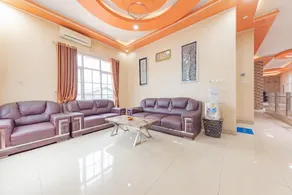 Urbanview Hotel Rifal Home Tegal - Image 4