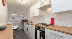 TownHouse @166 Ruskin Rd - Image 2