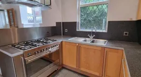 Near city centre sleeps 11, 4-spacious Bed rooms,2-Lounges 2-toilets 1-kitchen ideal Familys&Groups - Image 5