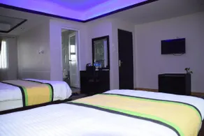 3 bed Family Suite with kitchen - Image 2