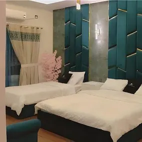 Elite Elegance Inn - Image 4