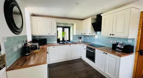 Ty Efail Cottage mountain views & secure garden - Image 4