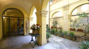 The Green House - Image 5