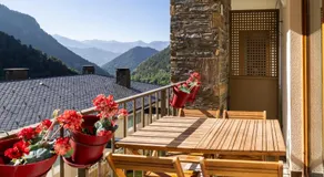 Terraza con Increibles Vistas Para 6 adultos y 2 extra niño - 3 habitaciones - 2 baños - ARINSAL - FREE PARKING l by BonesVacances - Image 3