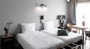 Hotel Pacific - Image 2