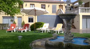 Casa vacacional ideal para familias con internet de alta velocidad, jardín y barbacoa | Vistas al jardín | Adaptada para teletrabajar | Admite mascotas - Image 4