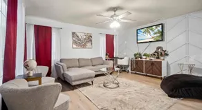 Cozy single story 2 bdrm family home near the BLVD - Image 2