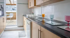 Skyfall - 2 Bedroom Apartment - Milford Haven - Image 4