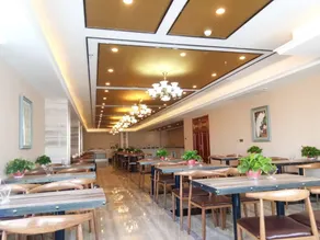 GreenTree Eastern Bozhou Jingwan Wealth Centre Hotel - Image 4