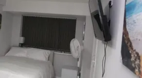 Low Budget Studio Room - Image 4