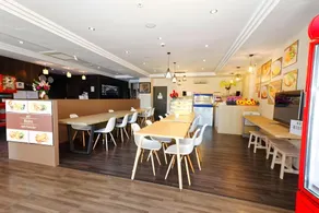 The Noble Hotel - Image 2