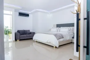 Green Platinum Hotel - Image 2