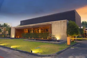 H Villa Inn - Image 4