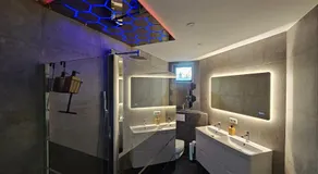 Suite Spa, Jacuzzi & Sauna - Image 2
