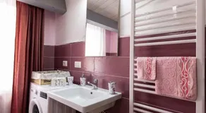 Il Sopracciglio Suites - Red Suite - Image 5