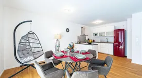 Lit Living: Luxus - Box Spring - Parking - Terrace - Image 2