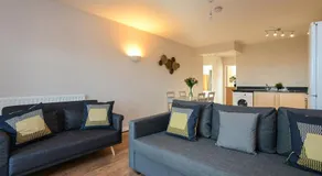 Portland Square - 2 Bedroom Modern City Apartment - Image 2