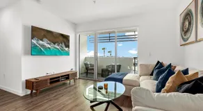 Luxury Penthouse 2-BR - with Pool & Gym Access - Image 2