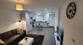 New build home with WI-FI, Smart TV, dedicated office floor, large terrace and Free parking - Image 2
