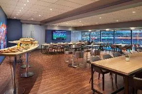 Renaissance Toronto Downtown Hotel - Image 5
