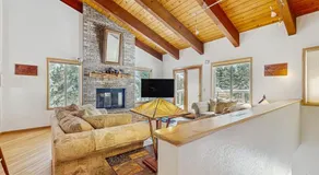 Family-friendly home with mountain views pool table fireplace & spacious deck - Image 2