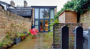 25A City Road · Luxury City centre townhouse with courtyard Pass the Keys - Image 5