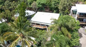 Beach Tree - Pet Friendly - Sleeps 9 - Image 5