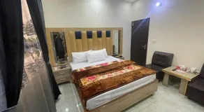 Decent Palace Hotel - Image 5