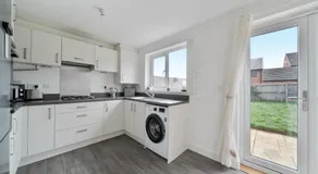 Strikingly Stylish Exeter Retreat - Modern 3-Bed - Image 5