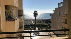 Espectacular residencial en 1a linea con piscina - Image 3