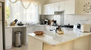 Bright & Beautiful Home On The Hills! - Image 5