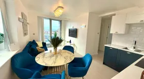 Award Winner of 2026 &2025 traveller & Best guest rated apartment, two bedroom, #1 Leeds city centres most central location, Great 180 degree views,balcony , PARKING onsite, Netflix & WiFi - Image 2