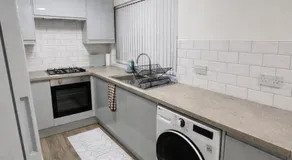 Spacious & Modern 2BR Flat in Bury Town Centre - Image 2