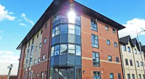 #4 Stylish City Centre Apartment with Free Private Parking, close to Hull New Theatre and Connexin Live Arena - Image 3