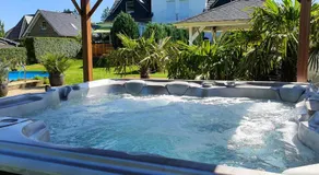 Fewo Traum, 4-Sterne FeWo's mit Pool und Whirlpool, Grillecke und neuem gemütlichen Pavillon im Garten, am Achterwasser mit Badestrand, wenige Autominuten bis zur Ostsee, Überweisung oder Bar akzeptiert - Image 3