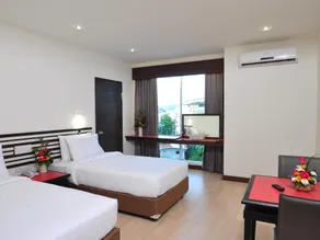 The Color Hotel - Image 3