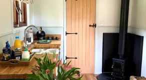 Lilliput - Delightful 1-bedroom shepherd's hut - Image 3