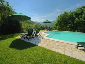 Holiday house overlooking lake near Tuscany - Image 2