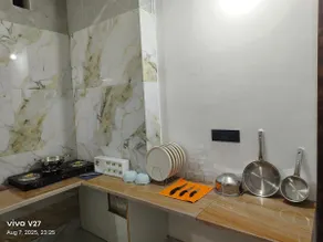 Aarvi's Homestay 2BHK AC Appartment with Kitchen - Image 4