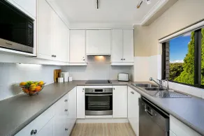Spacious Bright Apartment in Cremorne - Image 5